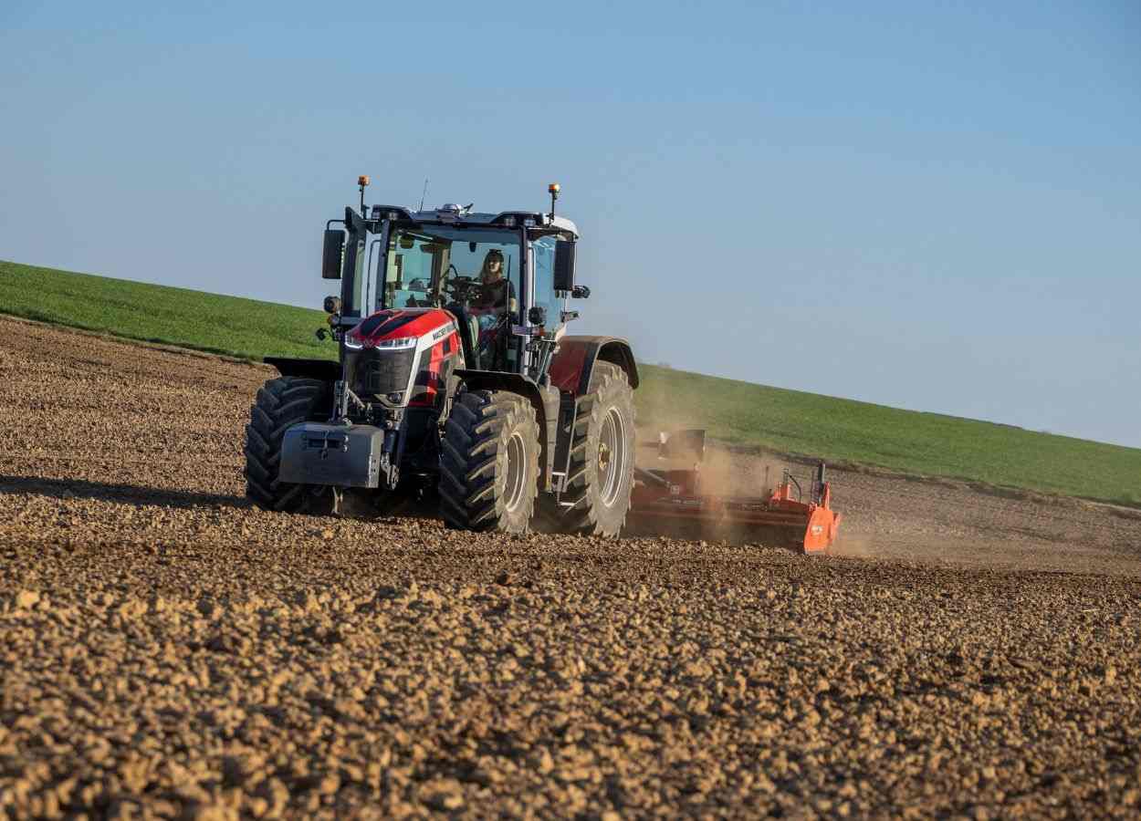 DLG aponta MF 8S Xtra como mais eficiente da categoria