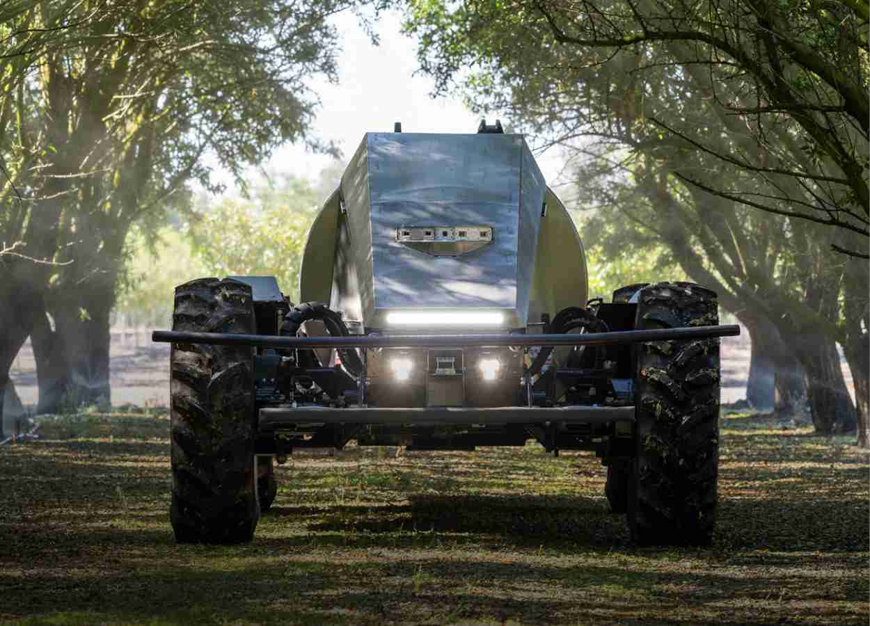 John Deere avança na autonomia de máquinas para pomares