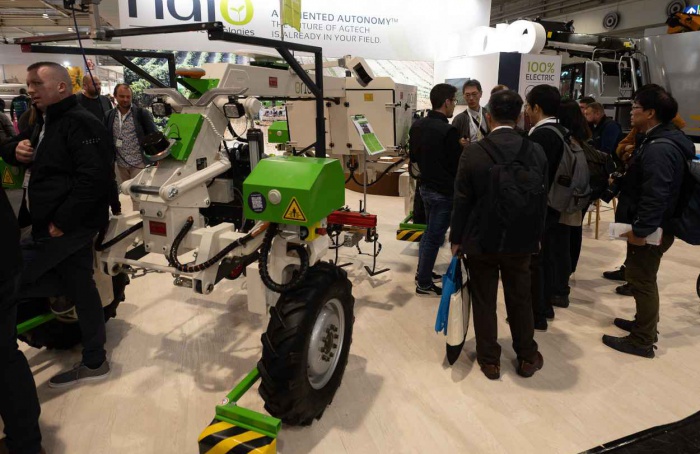 Robôs agrícolas e tratores autônomos dominam Agritechnica 2025