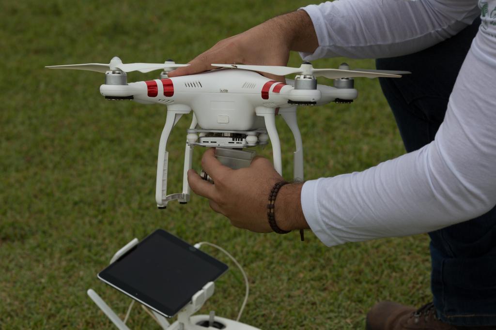 CNA discute regulamentação do uso de drones em atividades agropecuárias
