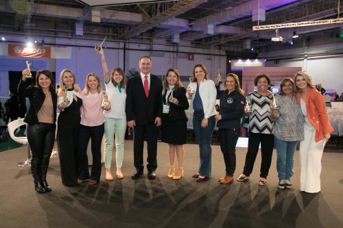 Nove vencedoras sobem ao palco do 1º Prêmio Mulheres do Agro em São Paulo