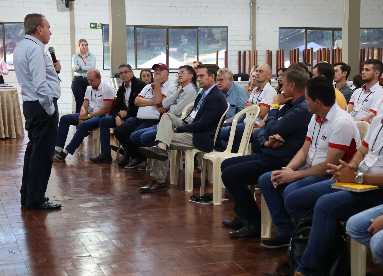 Os associados eleitos participaram da primeira reunião oficial neste mês, marcando o início do trabalho com o novo grupo de líderes