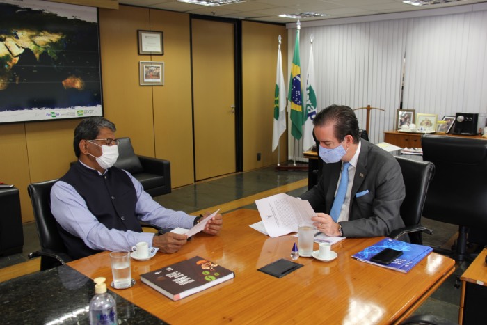 Suresh Reddy quer ampliar parcerias dos institutos indianos com a Embrapa. - Foto: Robinson Cipriano