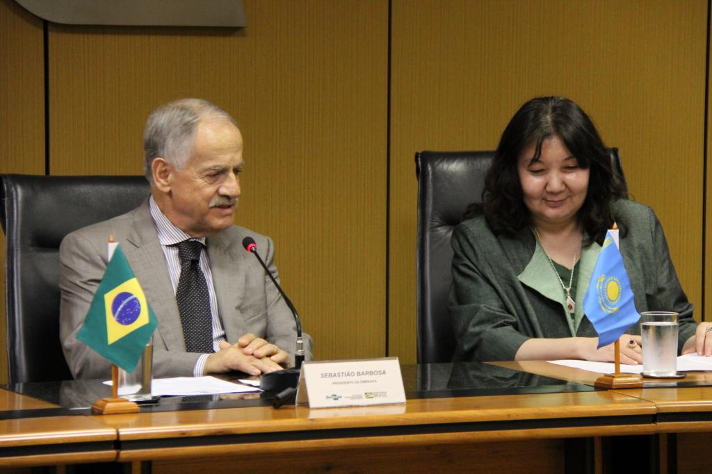 Delegação do Cazaquistão reforça parceria com a Embrapa