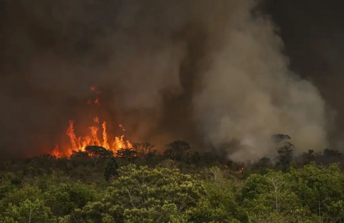 Clima mais úmido favorece a redução de queimadas no Brasil