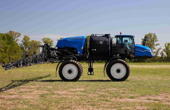 New Holland apresenta pulverizador Defensor 4000 na Expoagro 2026