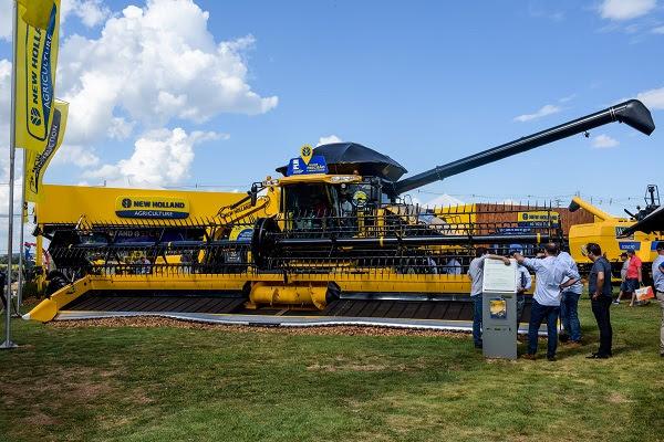 Especial Expodireto: Expodireto recebe linha de colheitadeiras CR EVO