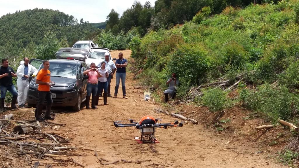 Parceria realiza pulverizações com drone em Minas Gerais