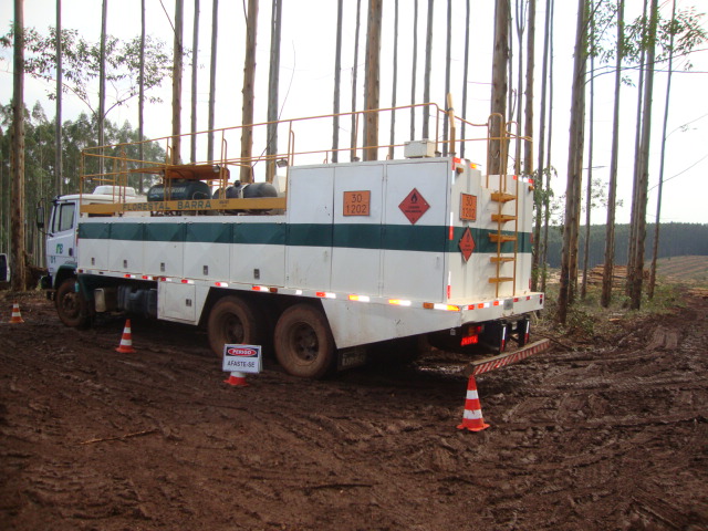Operações florestais exigem comboios completos que possam atender às diversas demandas das máquinas que atuam em áreas mais distantes e de difícil acesso.
