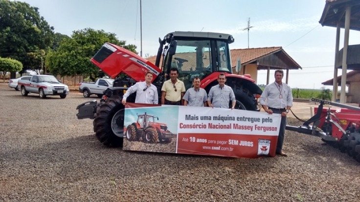Massey Ferguson entrega primeiro trator MF 6711R Dyna-4 em São Paulo