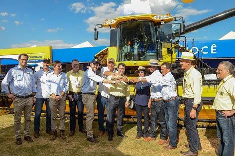 Especial Agrishow: New Holland e Banco do Brasil assinam contratos para financiamento de máquinas na Agrishow