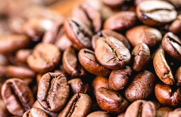 Clima e estoques certificados mantêm mercado de café volátil, aponta a Hedgepoint