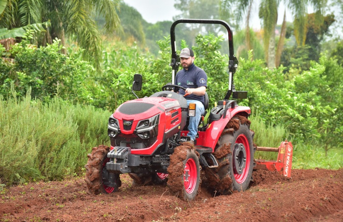 Test Drive exclusivo com o trator Mahindra OJA 314
