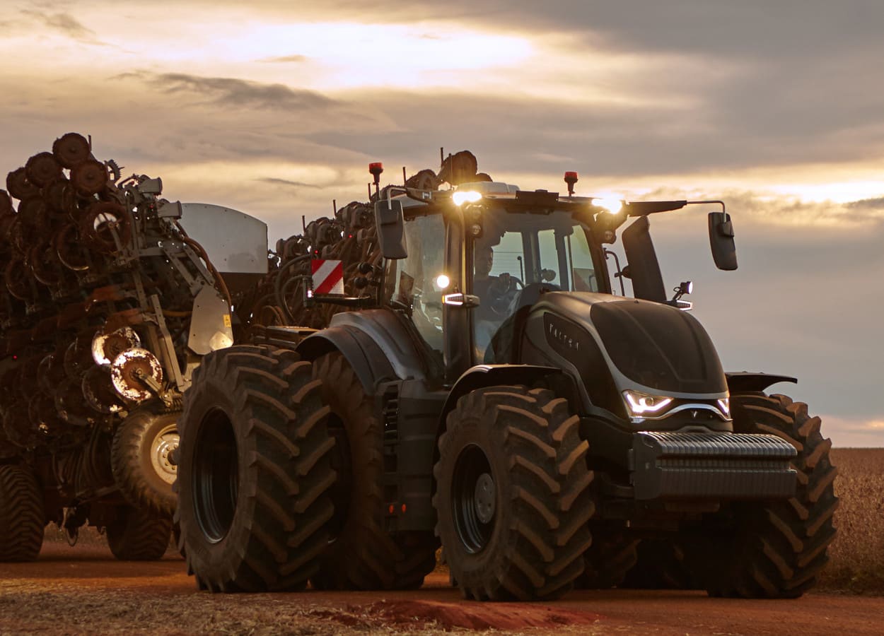 Tratores Valtra S6 estão entre os mais desejados por produtores rurais