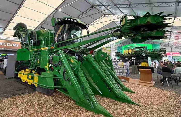 John Deere apresenta colhedoras CH7 e CH9 para cana