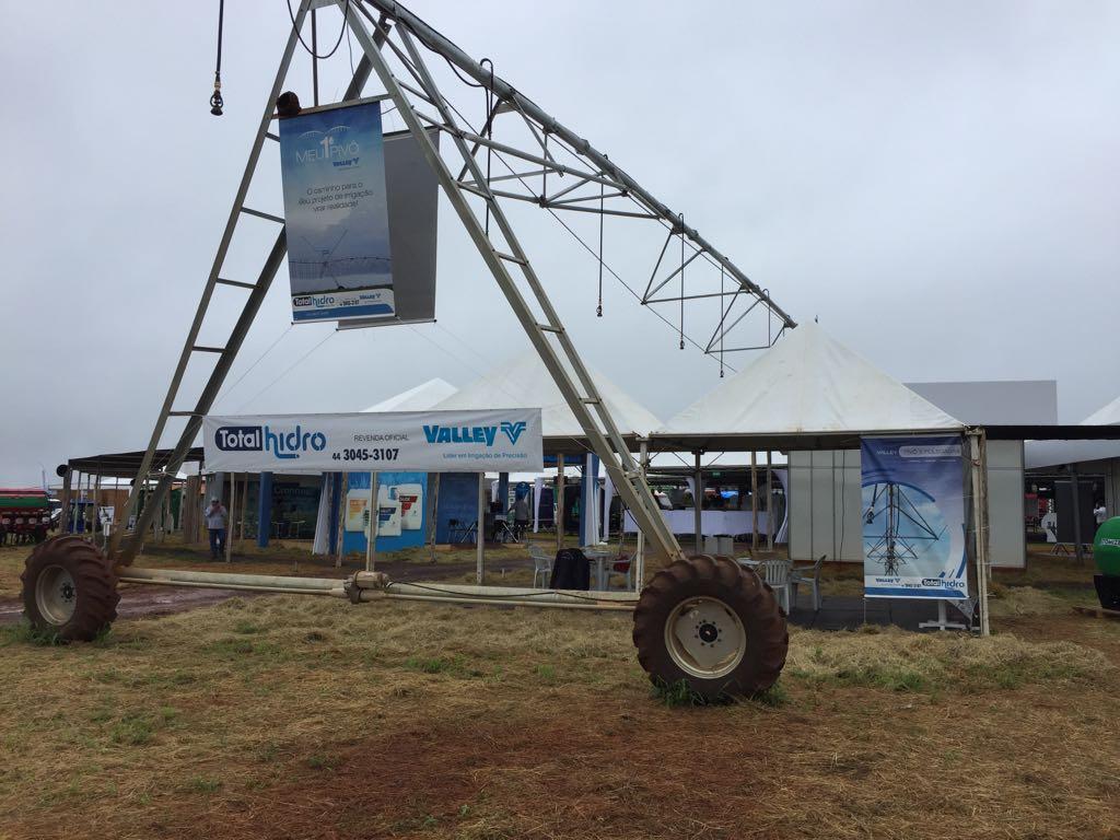 Feira de tecnologia é realizada sob pivô