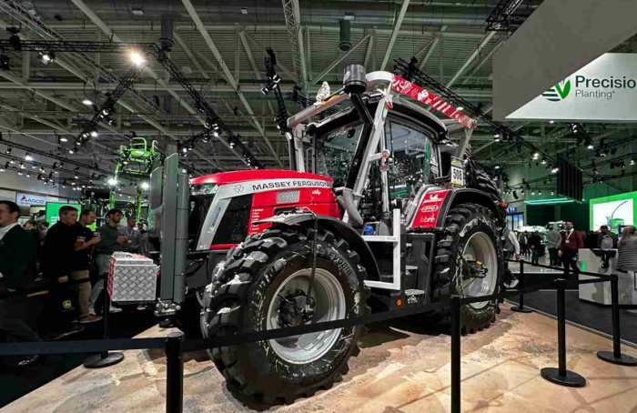 Massey Ferguson apresenta trator que completou rally no deserto na Agritechnica 2025