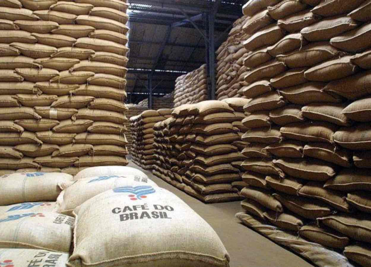 Com tarifas e atrasos, Brasil exporta menos café em 2025