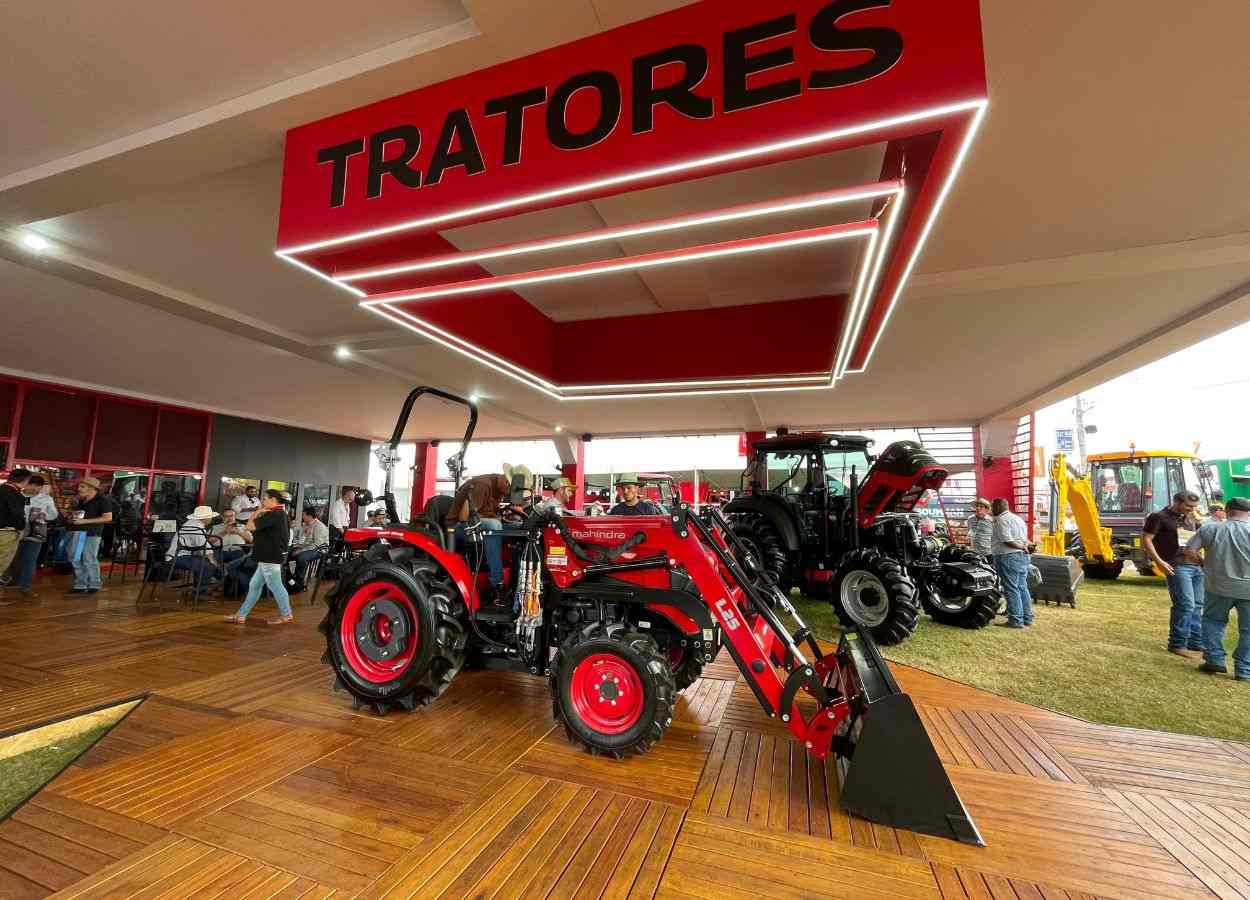 Mahindra marca presença na Agrishow 2026