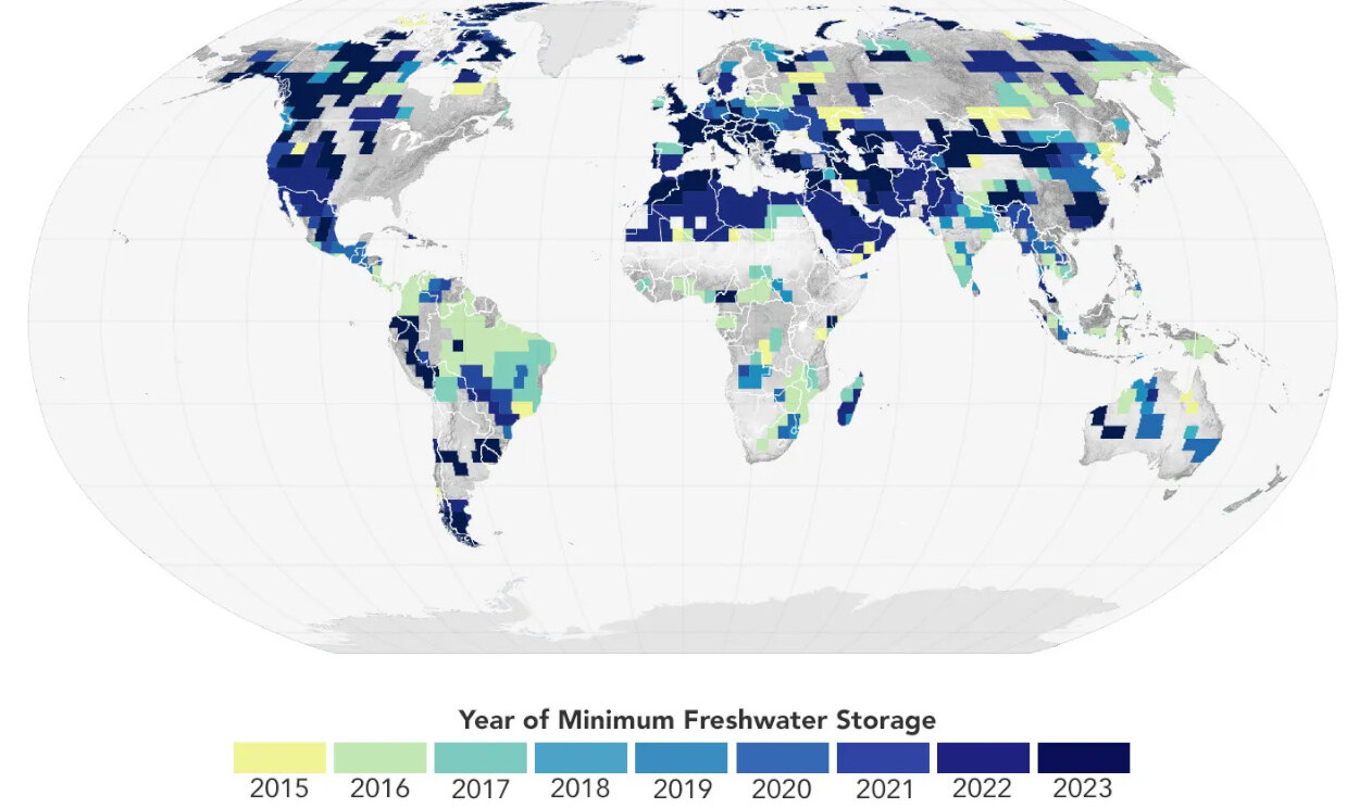 Mapa mostra os anos em que o armazenamento de água terrestre atingiu um mínimo de 22 anos (ou seja, a terra estava mais seca) em cada local, com base em dados dos satélites GRACE e GRACE/FO - Imagem do Observatório da Terra da NASA/Wanmei Liang com dados de Mary Michael O’Neill