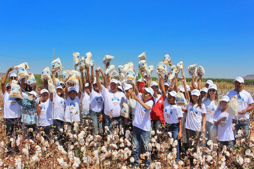 ​Cultivo do algodão impressiona estudantes durante  “Conhecendo o Campo” em Barreiras, BA