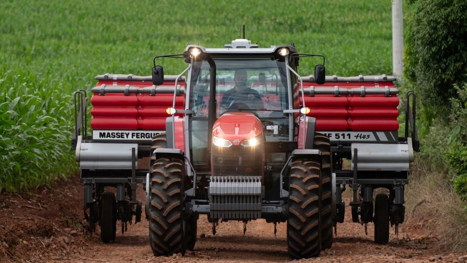 Trator MF 5M