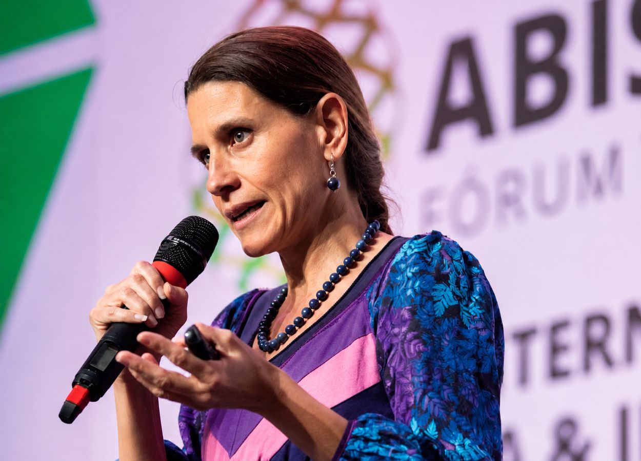 A cientista Victoria Fernández apresentará pesquisas sobre absorção de fertilizantes pelas plantas