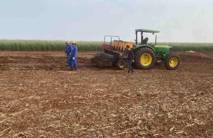 Cultivo de parcelas para teste de produtividade é iniciado para o 37º Show Rural