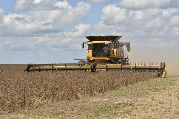 Máquinas New Holland realizam a Abertura Nacional da Colheita de Soja