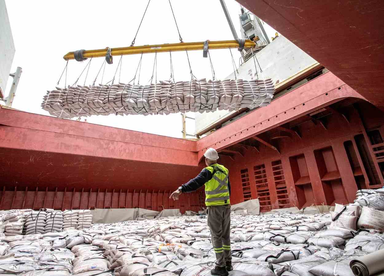 Exportação de açúcar a granel tem alta de 352% nos portos paranaenses em março
