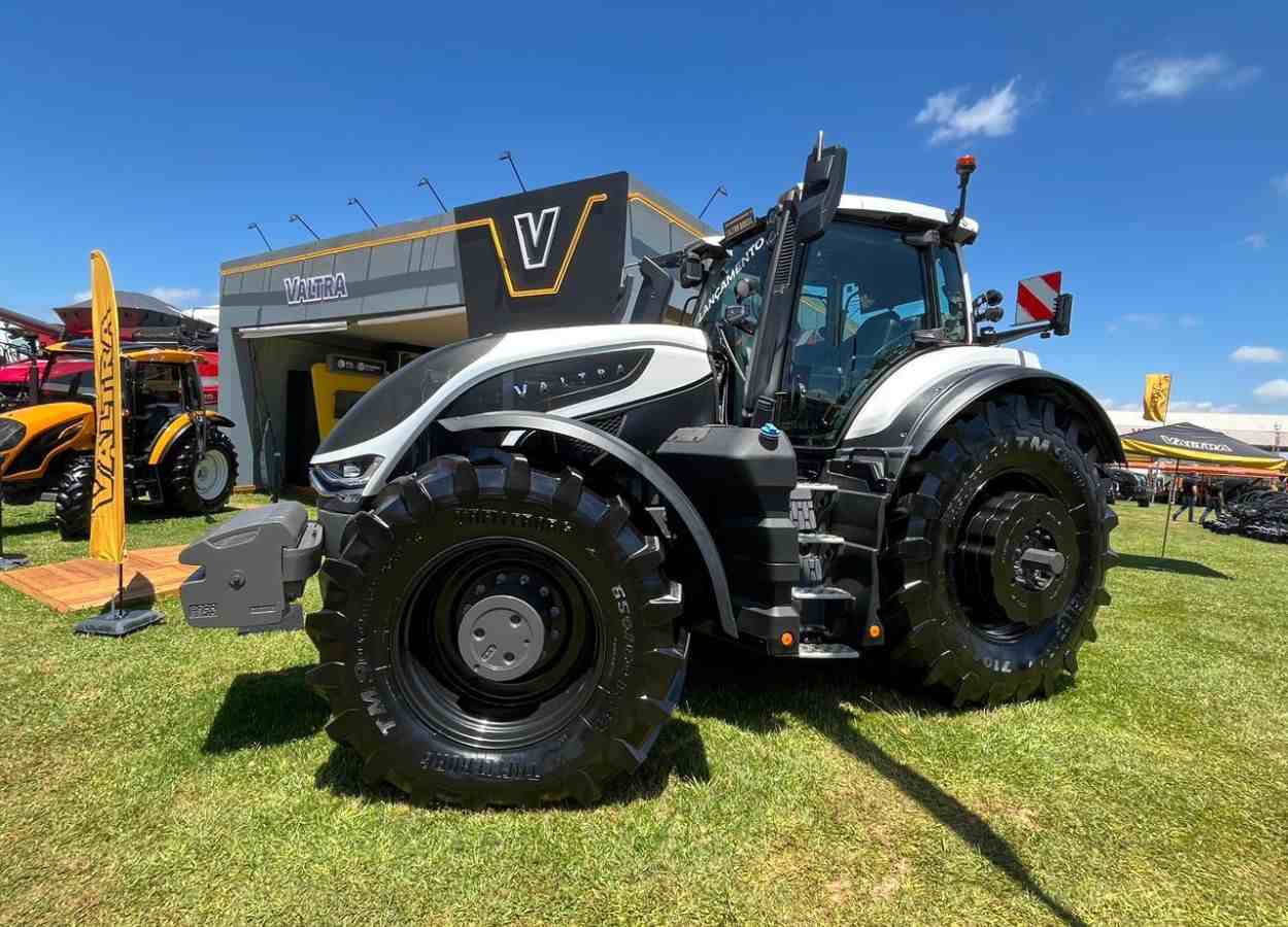Valtra brings precision technology to Coopavel 2026