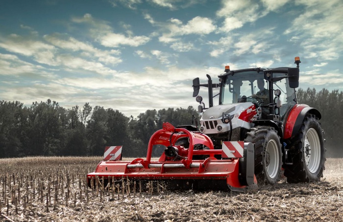 Steyr Plus amplia versatilidade com nova transmissão powershuttle