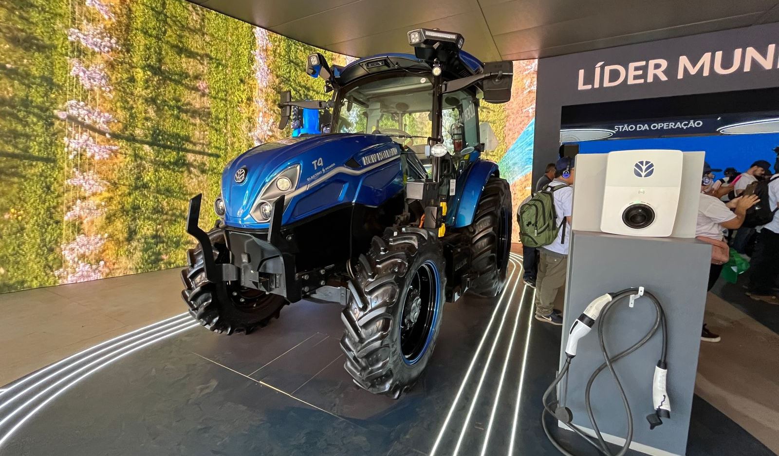 Na Agrishow 2024, New Holland destaca tratores T4 Electric Power e T6.180 Methane Power