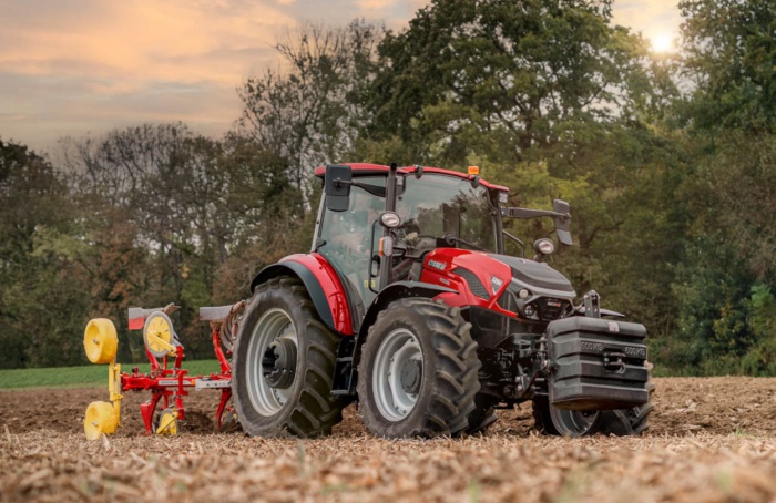 Case IH renews Farmall C tractors from 100 to 117 hp