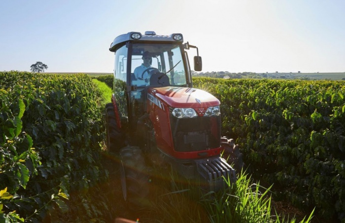 Mecanização impulsiona produtividade no cultivo do café
