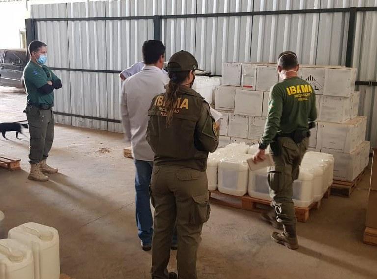 Mapa e Ibama apreendem mais de 5 mil quilos de defensivos agrícolas falsificados no entorno de Brasília
