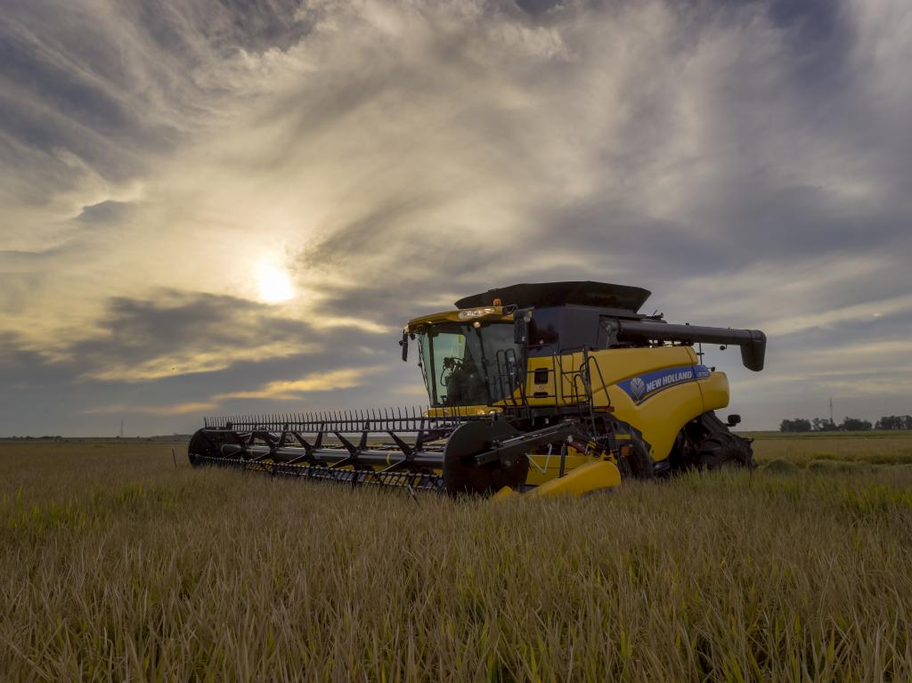 New Holland leva colheitadeira arrozeira para Abertura da Colheita do Arroz
