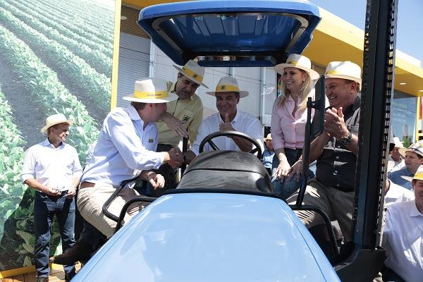 Especial Show Rural: New Holland e governo do Paraná reafirmam parceria no Trator Solidário