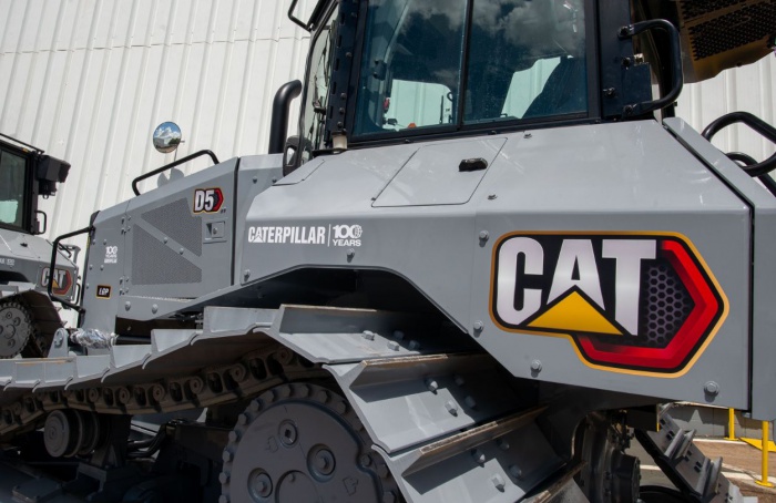 Caterpillar celebra centenário com máquinas de edição limitada