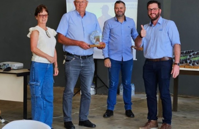 Cooperados da Frísia recebem troféu de sustentabilidade