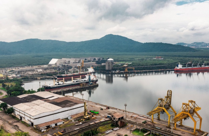 Terminal da Usiminas em Cubatão inicia descarga de fertilizantes