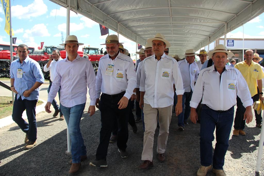 ​Governador reforça apoio a agricultores durante visita à Bahia Farm Show