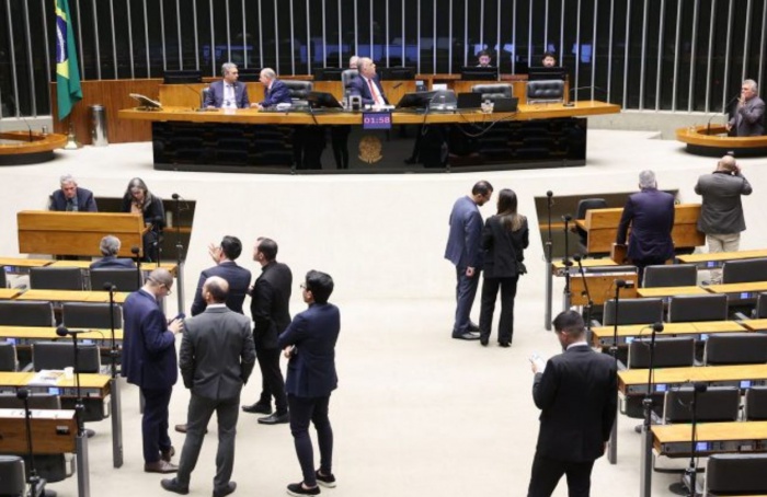 Câmara aprova crédito para conter alta do diesel