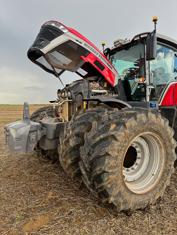 O motor que equipa a série MF 9S é o AGCO Power de 6 cil., com 8,4 l de volume deslocado total