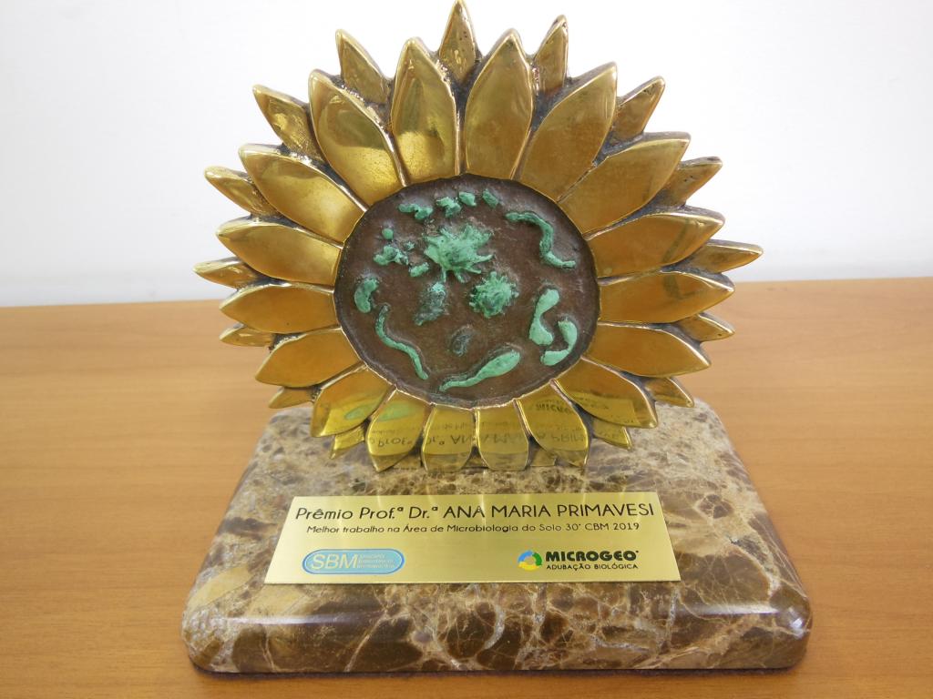 Prêmio reconhece trabalhos na área de microbiologia do solo