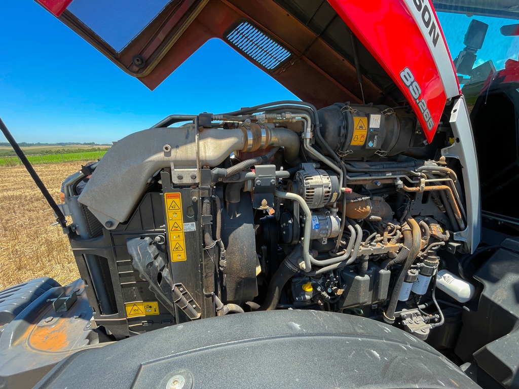 The engine that powers the Massey Ferguson 8S.265 is a six-cylinder AGCO Power, with four valves per cylinder and a variable turbocharger.