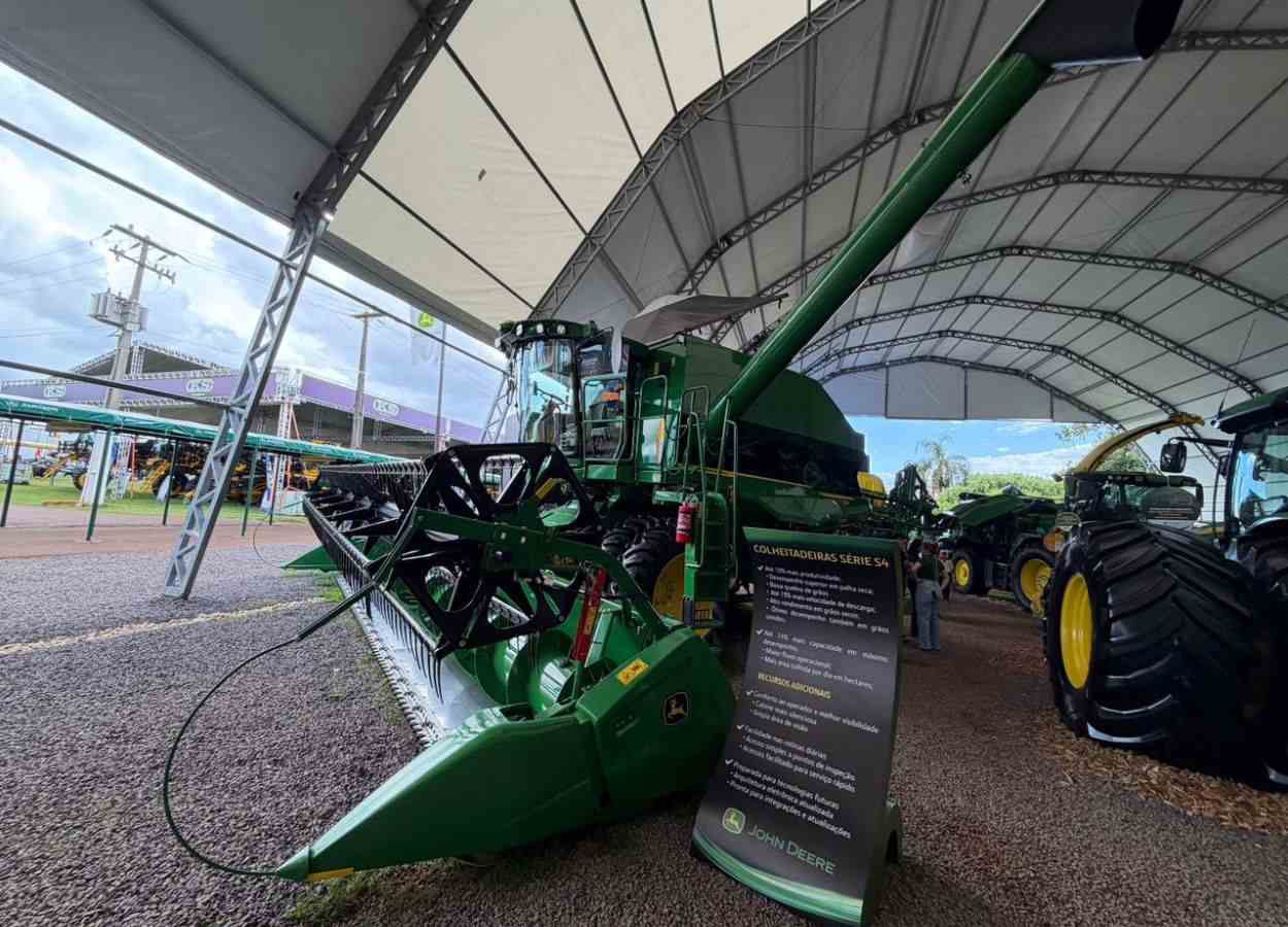 John Deere destaca colheitadeira S4 no Show Rural