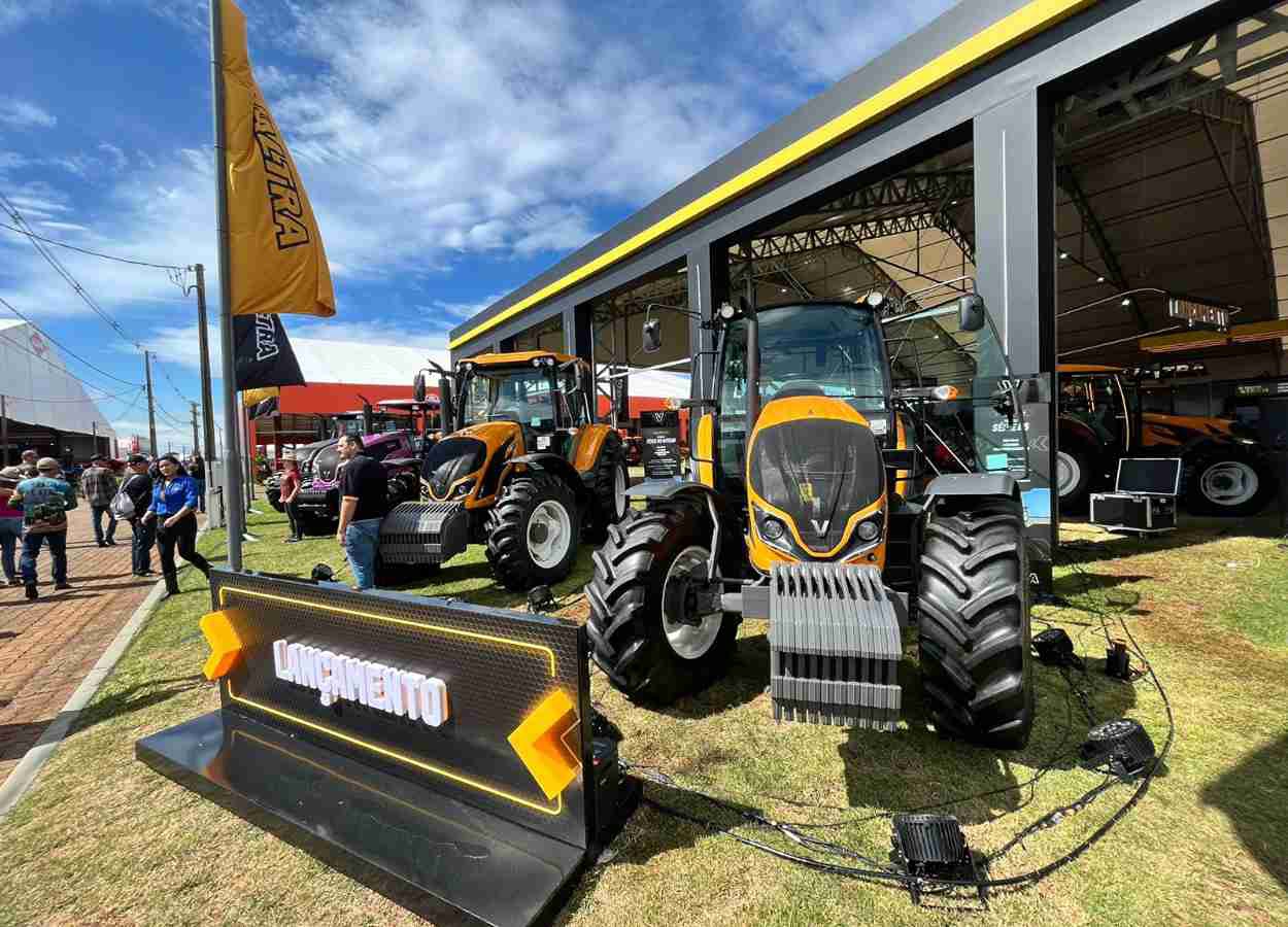 Valtra lança Série A5 com piloto automático hidráulico