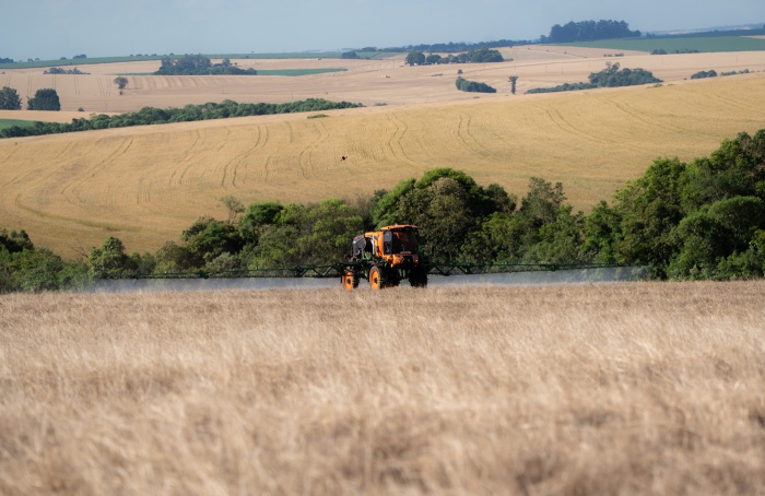Pulverizador agrícola: por que investir em autopropelidos?
