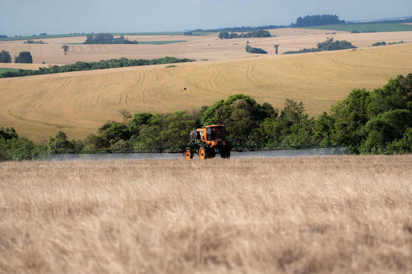 Pulverizador agrícola: por que investir em autopropelidos?